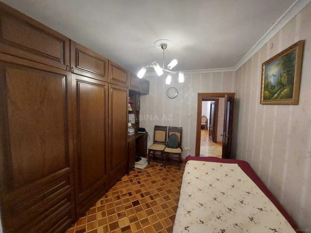 Satılır 5 otaqlı mənzil 135 m²