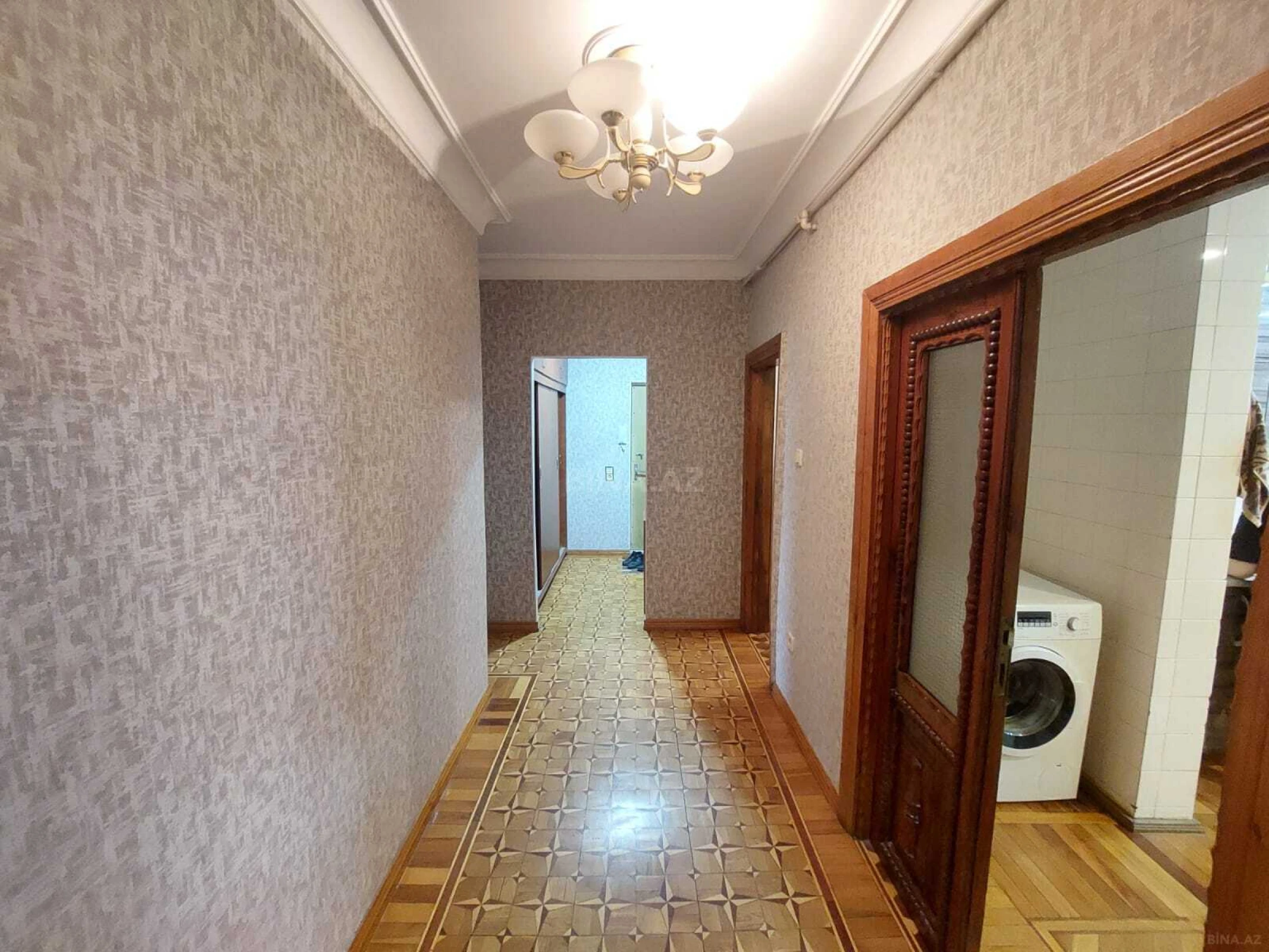 Satılır 5 otaqlı mənzil 135 m²