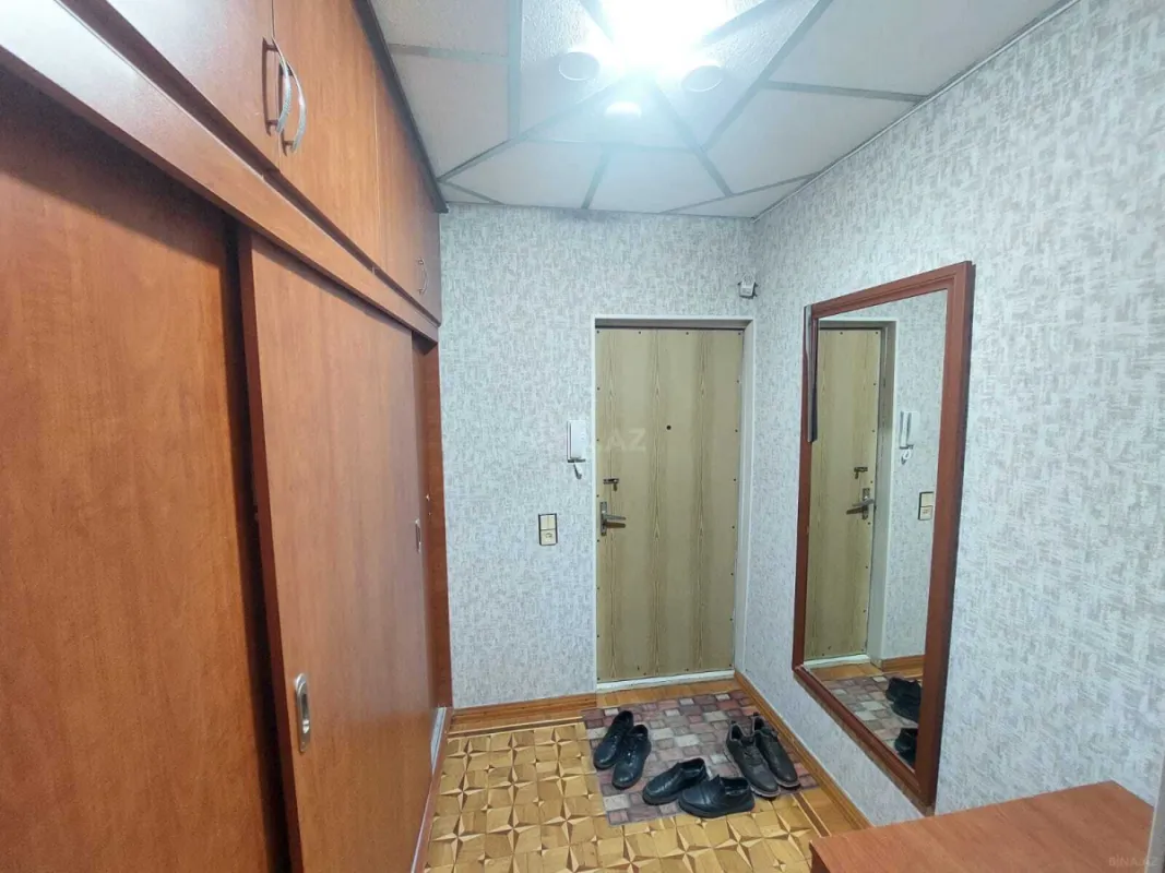 Satılır 5 otaqlı mənzil 135 m²