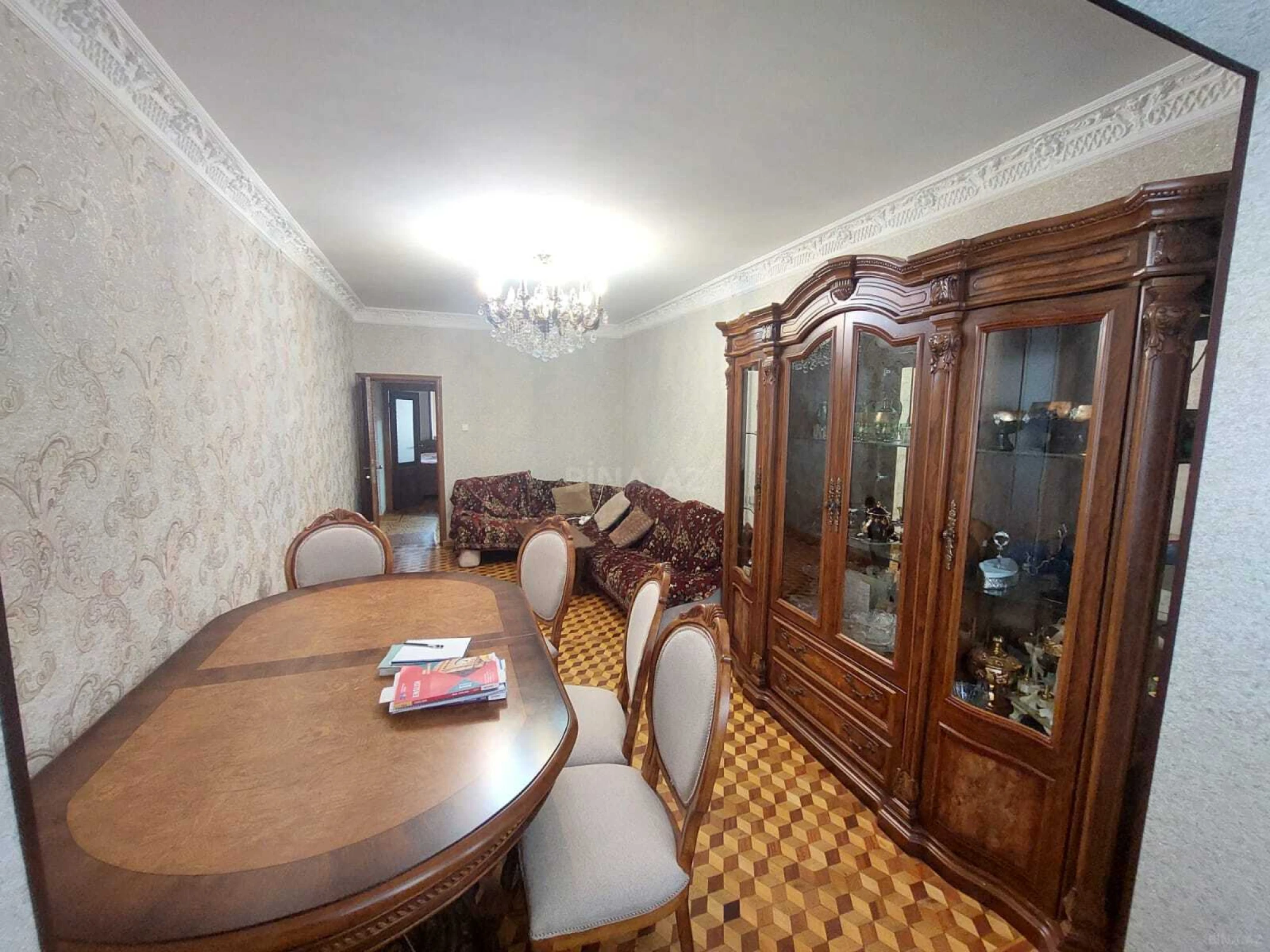 Satılır 5 otaqlı mənzil 135 m²
