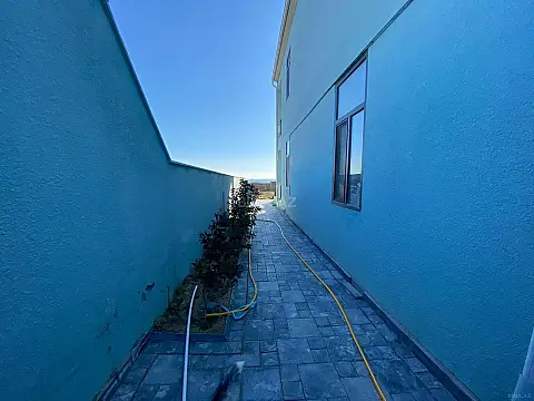 Satılır 5 otaqlı həyət evi 250 m²