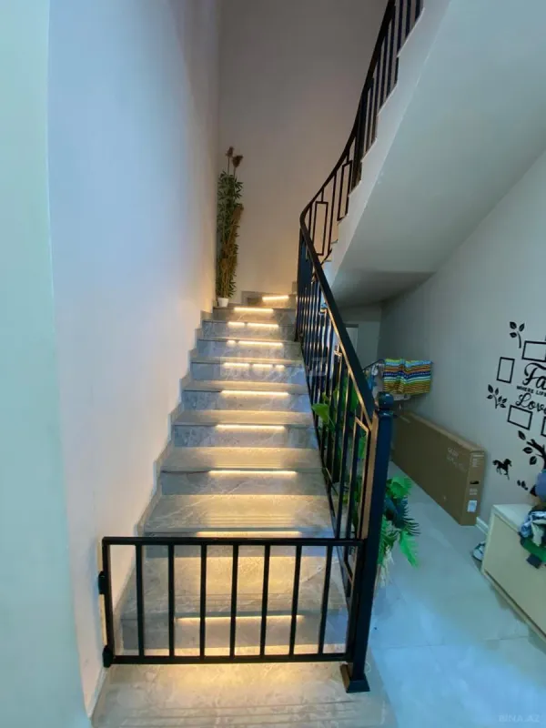 Satılır 5 otaqlı həyət evi 250 m²