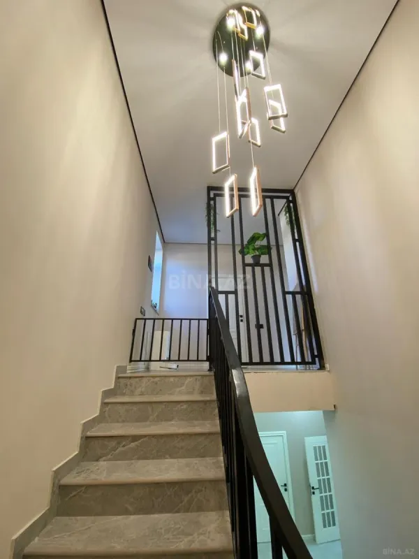 Satılır 5 otaqlı həyət evi 250 m²