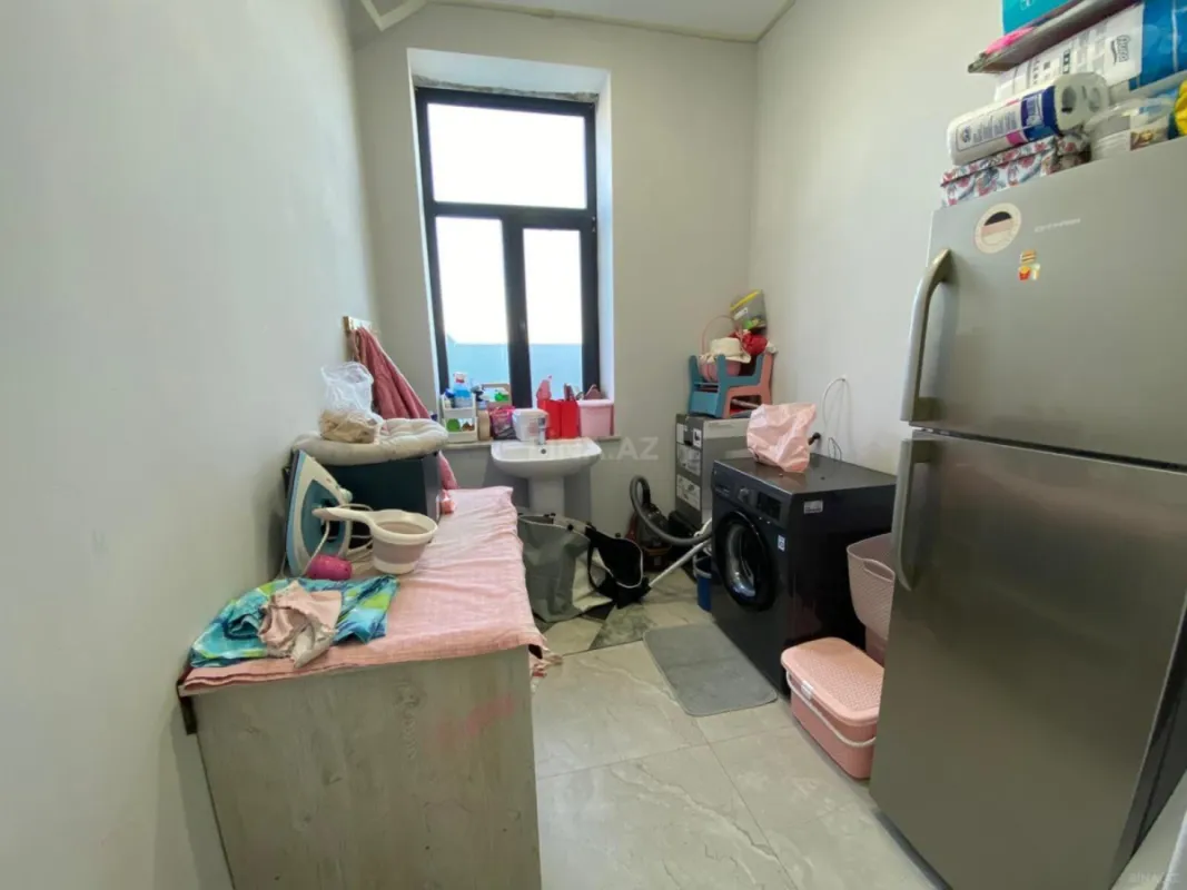 Satılır 5 otaqlı həyət evi 250 m²