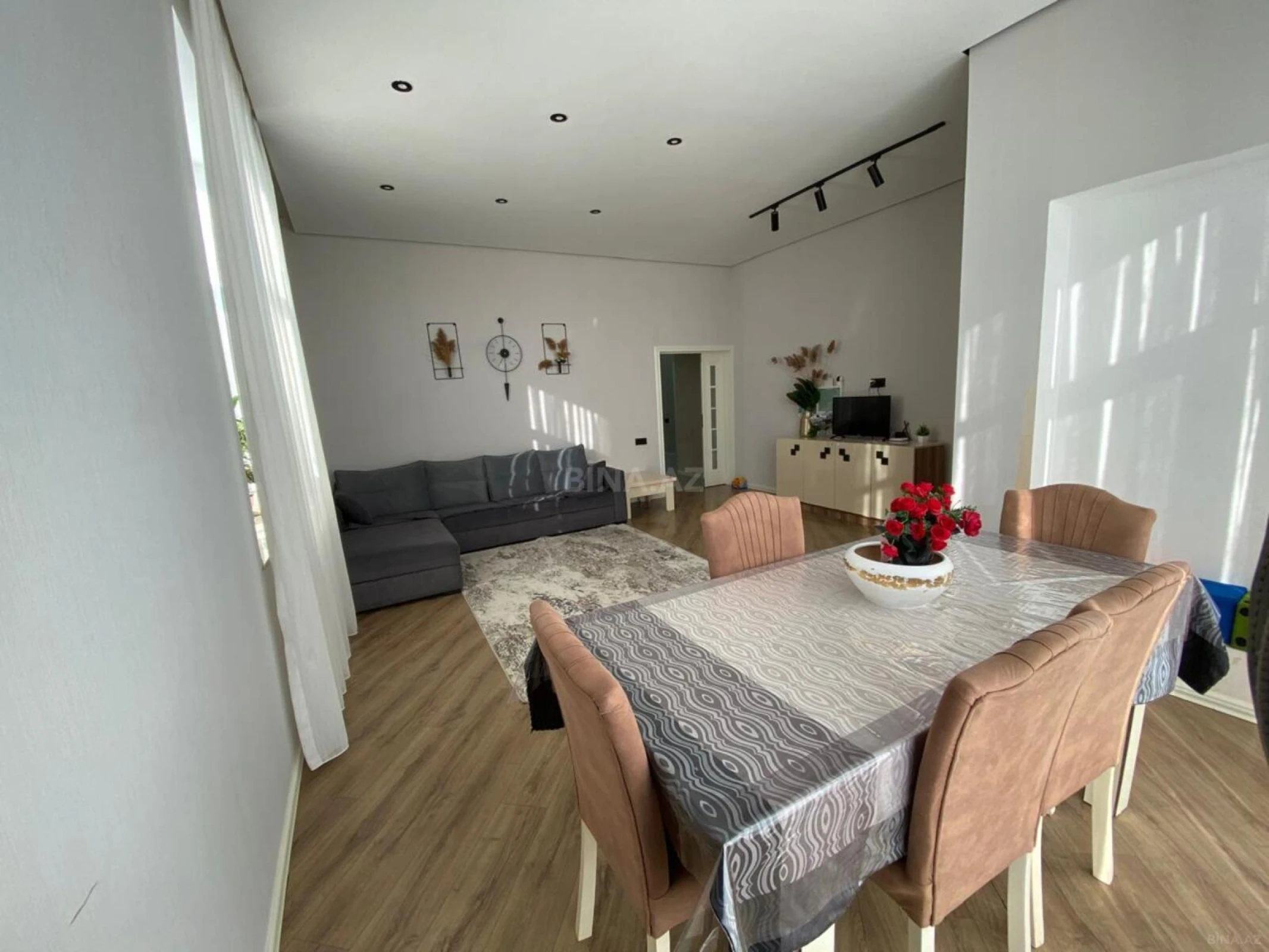 Satılır 5 otaqlı həyət evi 250 m²