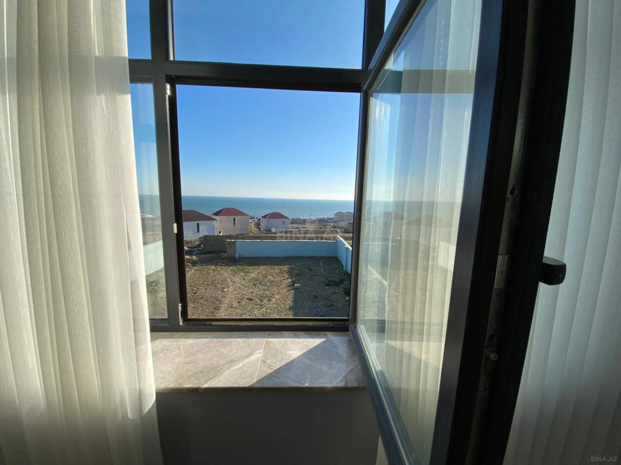 Satılır 5 otaqlı həyət evi 250 m²