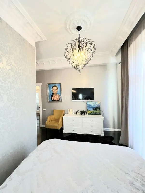 Kirayə verilir 3 otaqlı mənzil 136 m²