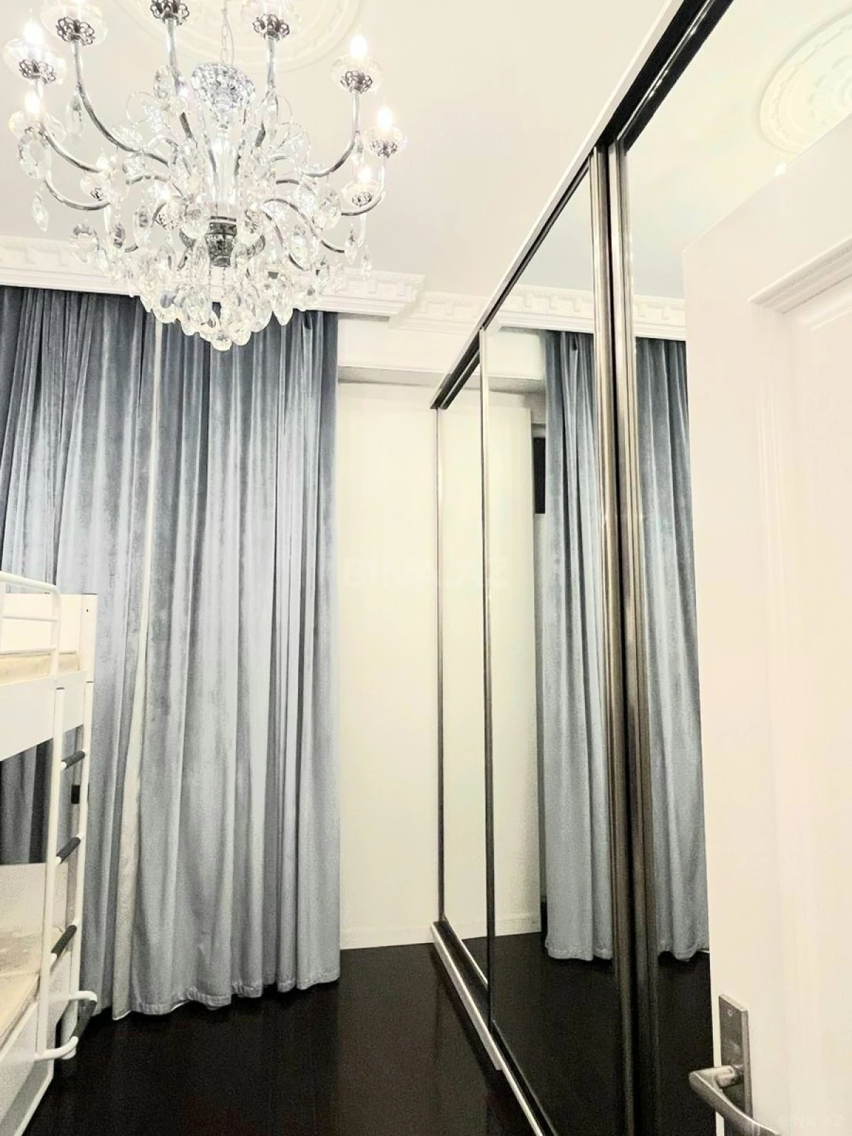 Kirayə verilir 3 otaqlı mənzil 136 m²