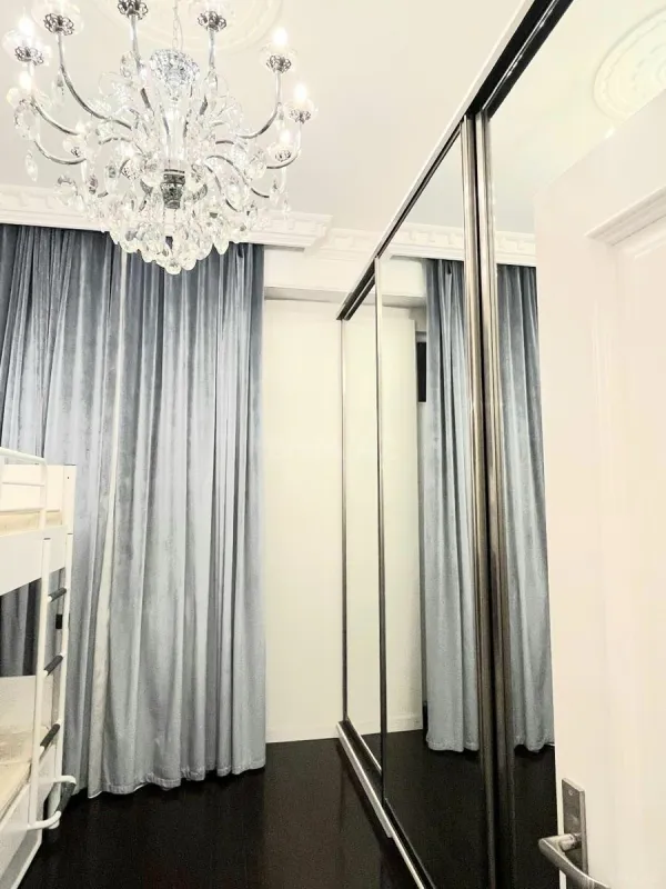 Kirayə verilir 3 otaqlı mənzil 136 m²