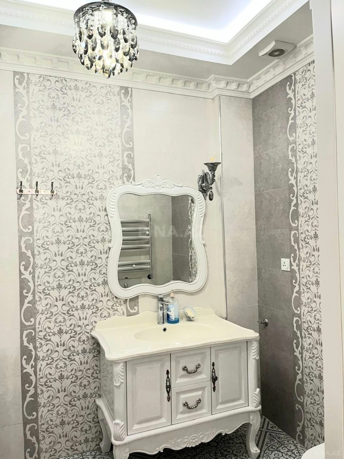 Kirayə verilir 3 otaqlı mənzil 136 m²