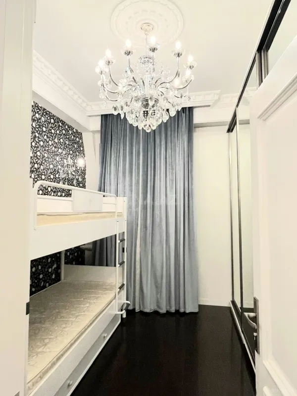 Kirayə verilir 3 otaqlı mənzil 136 m²