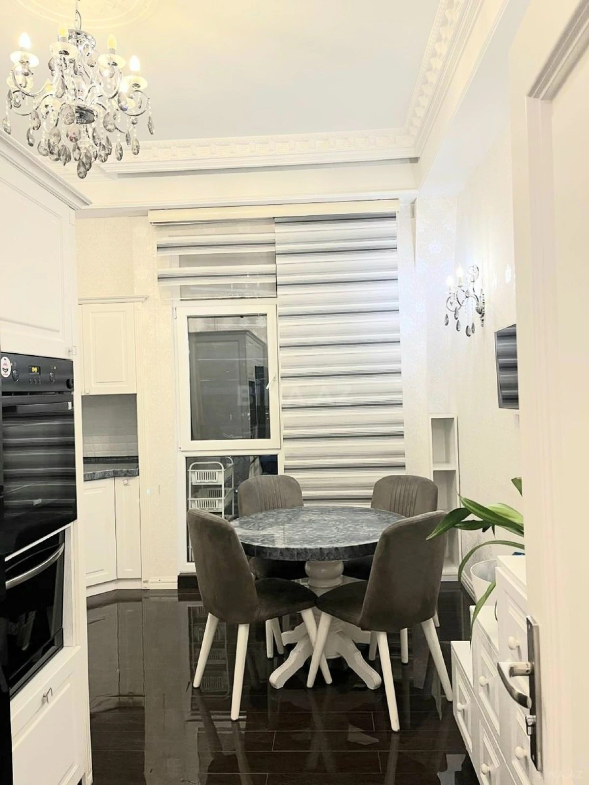 Kirayə verilir 3 otaqlı mənzil 136 m²