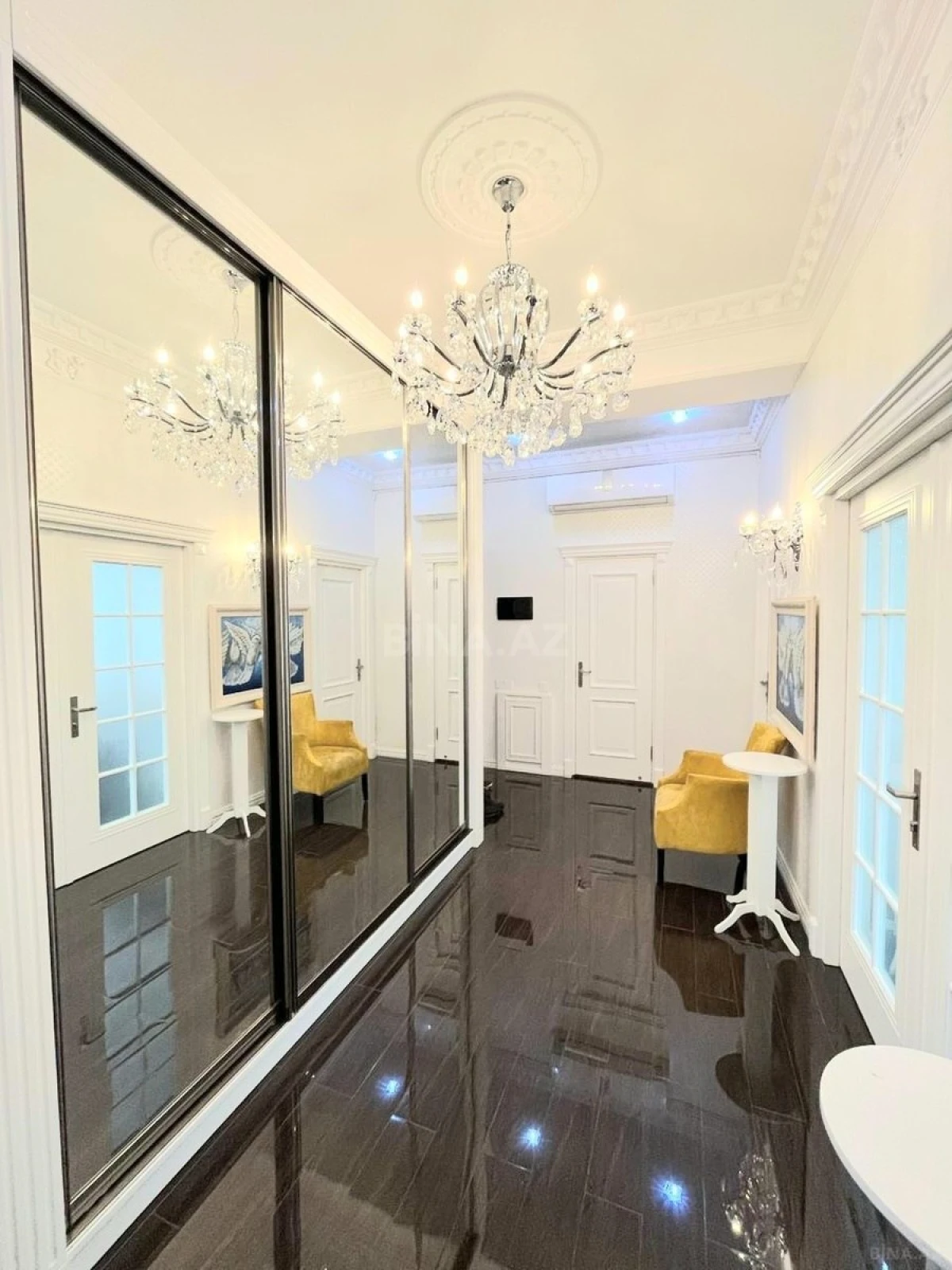 Kirayə verilir 3 otaqlı mənzil 136 m²