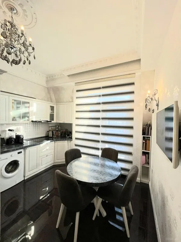 Kirayə verilir 3 otaqlı mənzil 136 m²