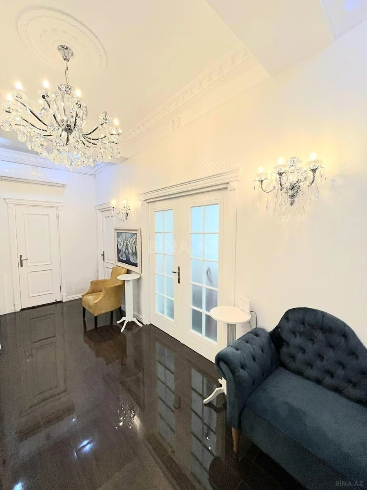 Kirayə verilir 3 otaqlı mənzil 136 m²