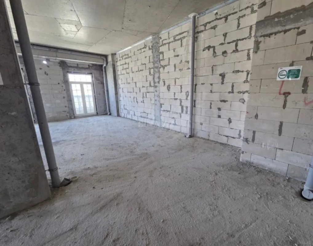 Satılır 5 otaqlı mənzil 177 m²