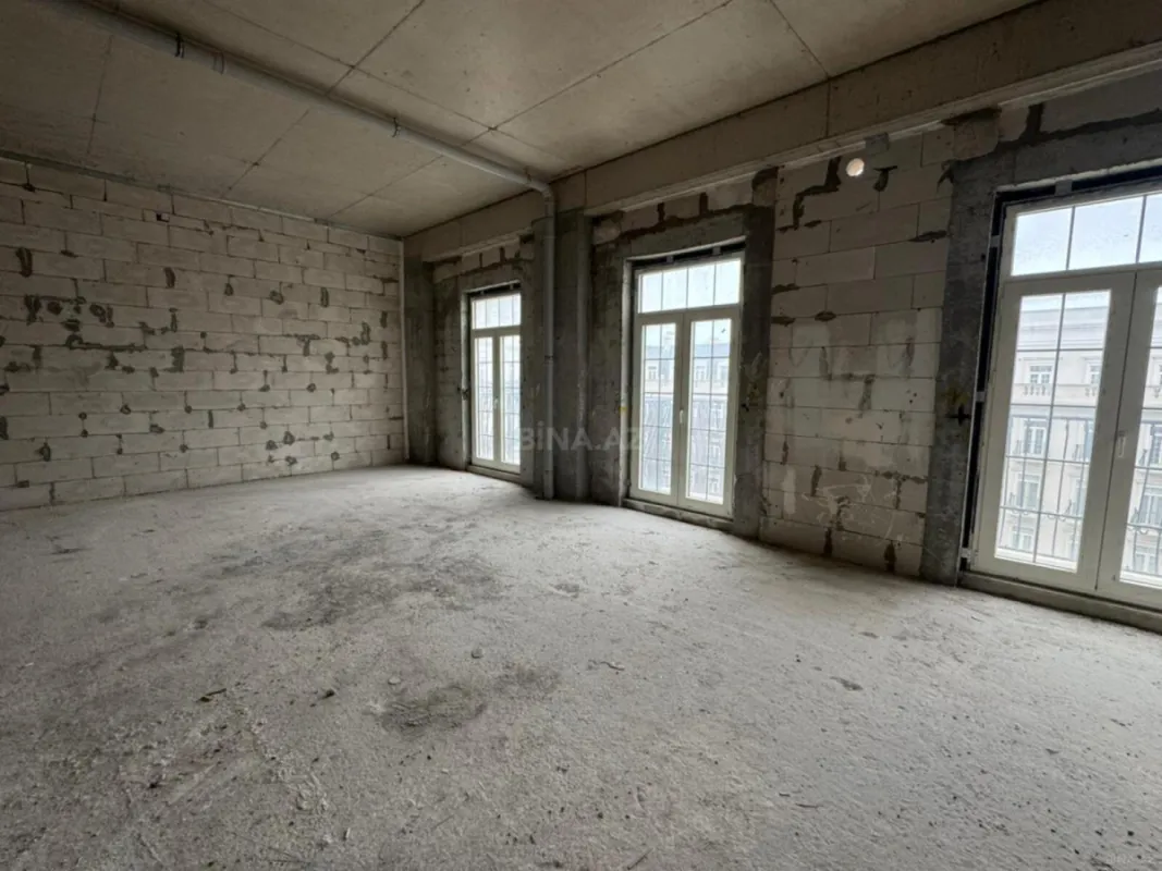 Satılır 5 otaqlı mənzil 177 m²