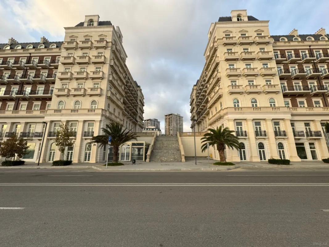 Satılır 5 otaqlı mənzil 177 m²