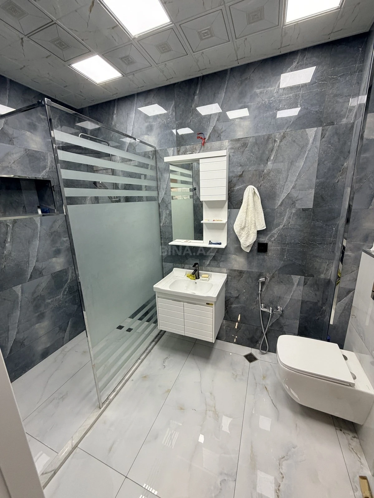 Satılır 3 otaqlı mənzil 105 m²