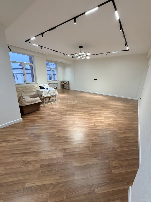 Satılır 3 otaqlı mənzil 105 m²