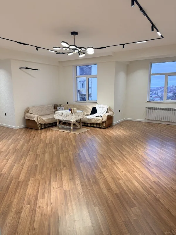 Satılır 3 otaqlı mənzil 105 m²