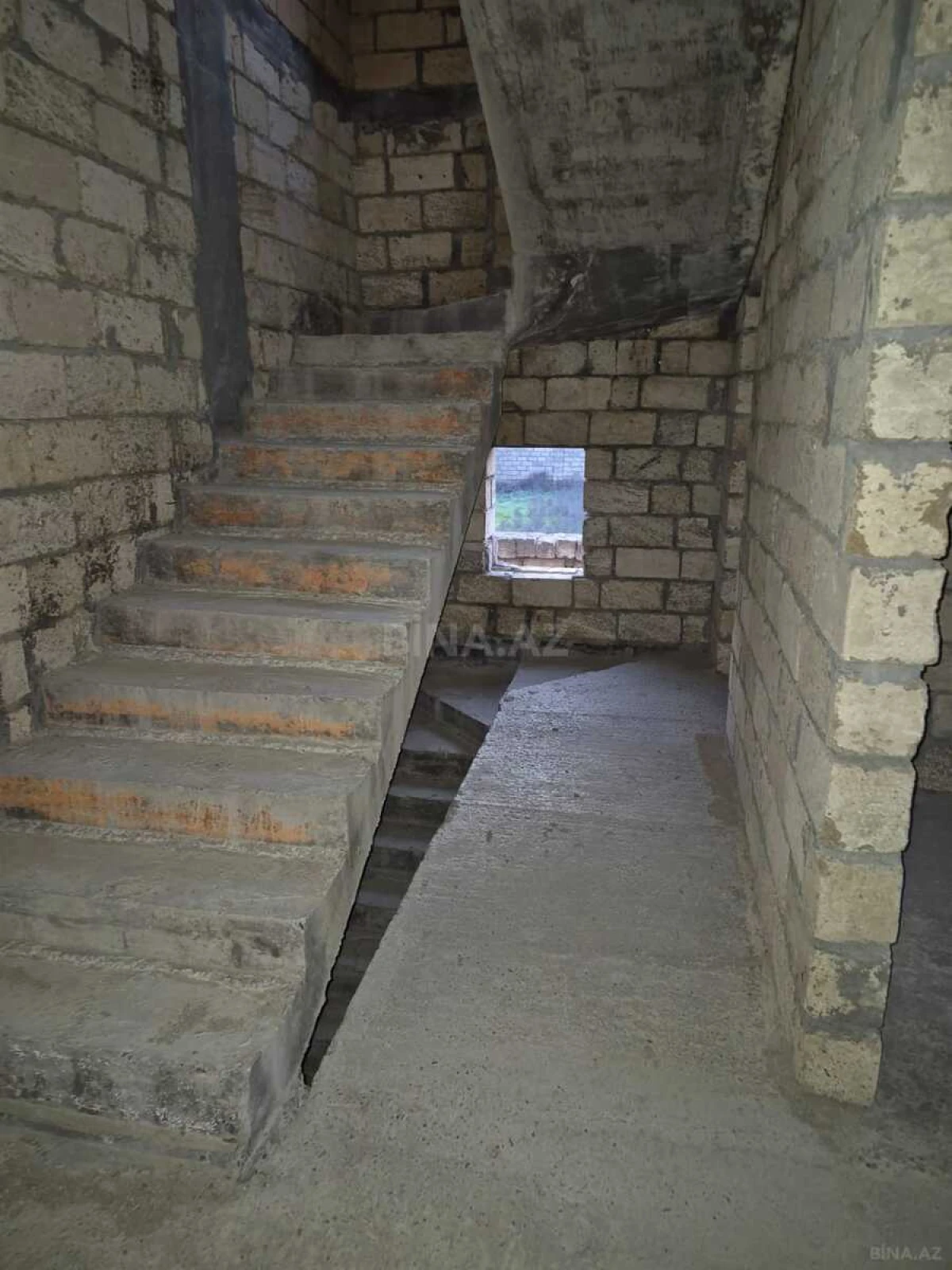 Satılır 8 otaqlı həyət evi 290 m²