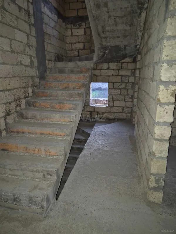 Satılır 8 otaqlı həyət evi 290 m²