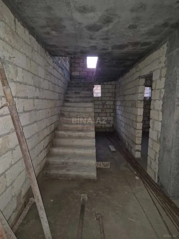 Satılır 8 otaqlı həyət evi 290 m²