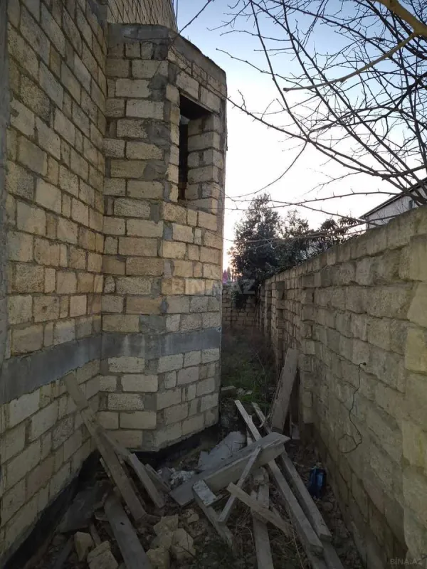 Satılır 8 otaqlı həyət evi 290 m²