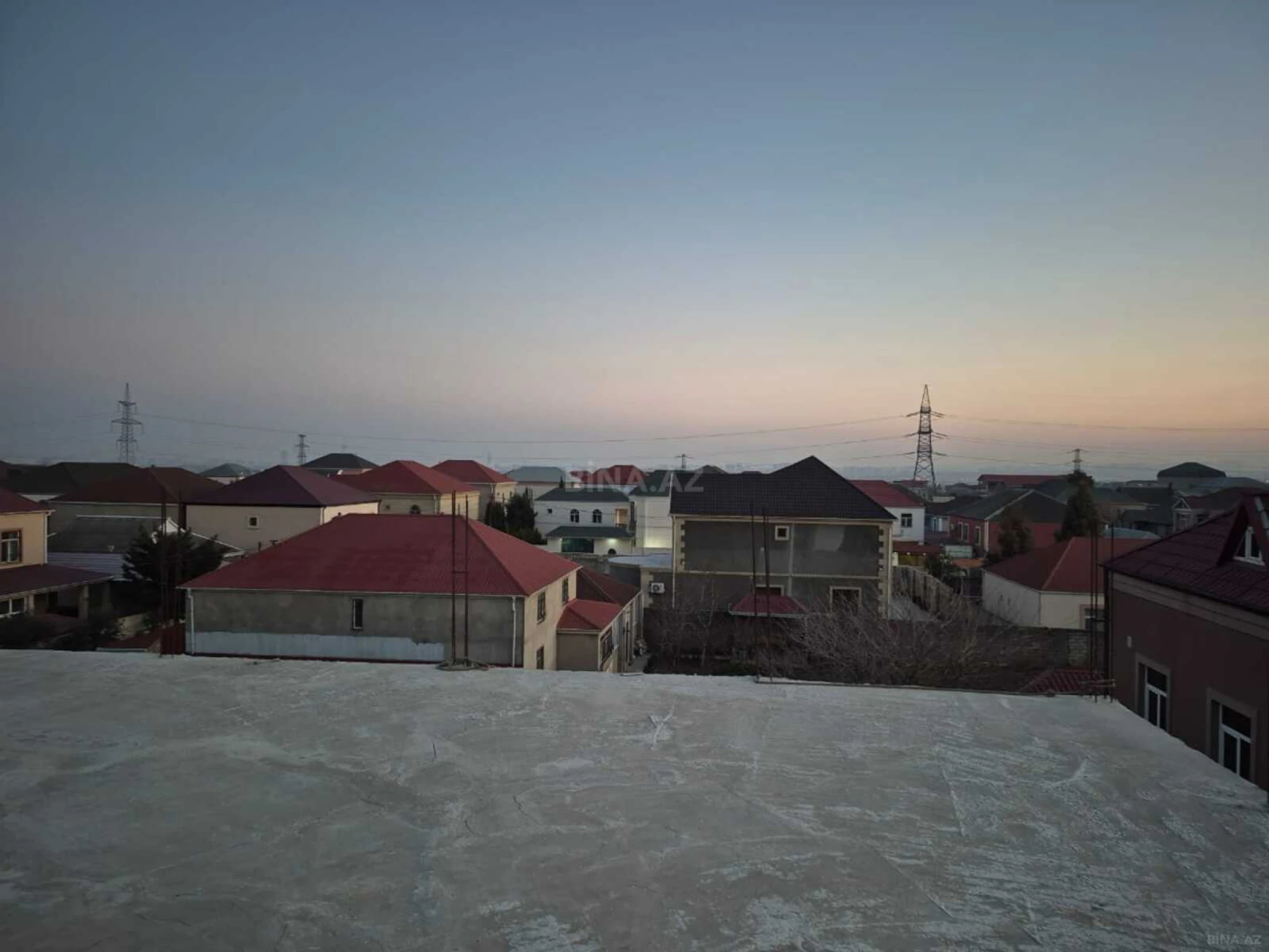 Satılır 8 otaqlı həyət evi 290 m²