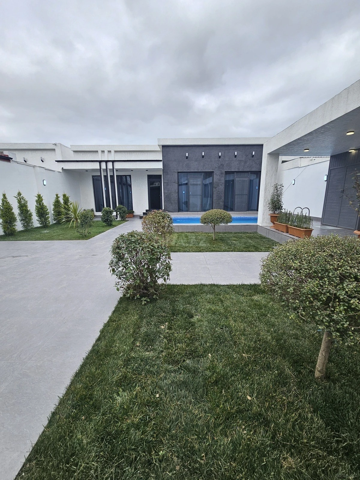 Satılır 4 otaqlı həyət evi 170 m²