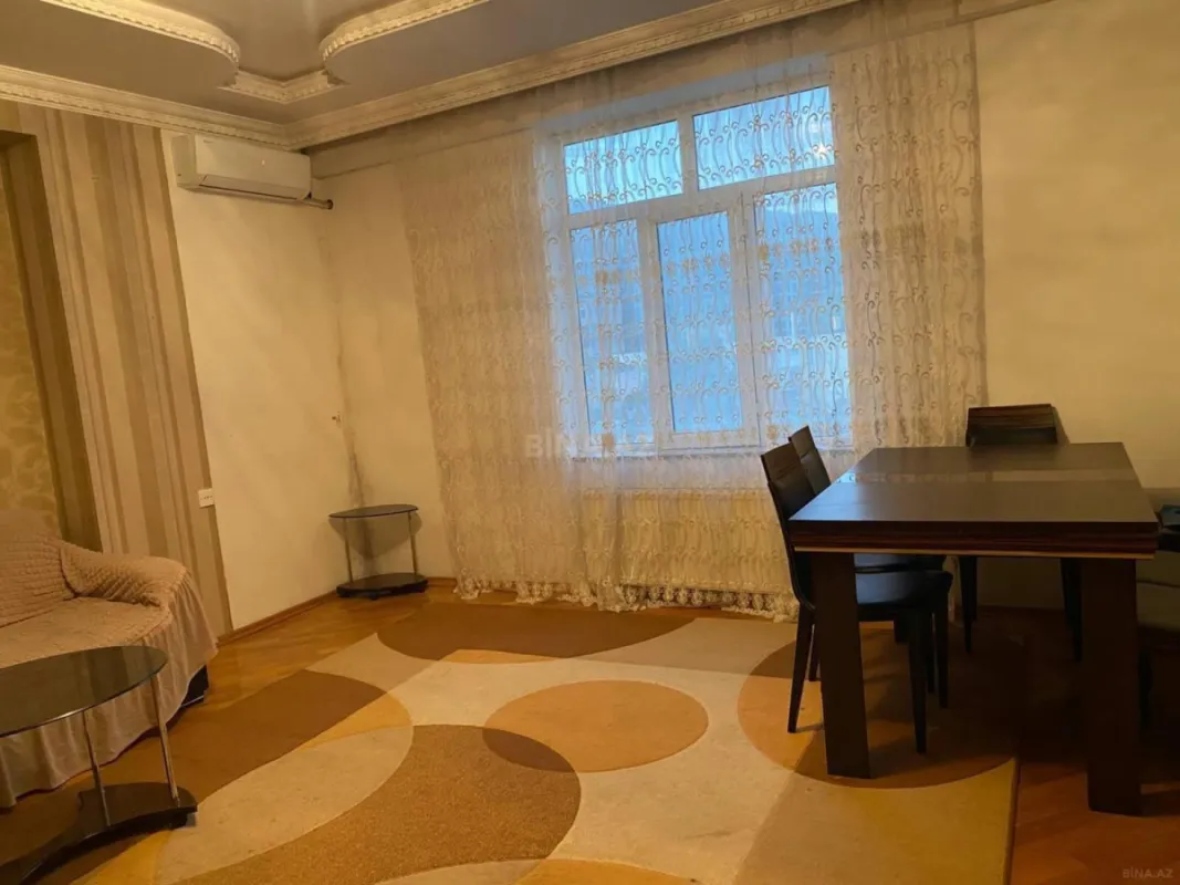 Kirayə verilir 2 otaqlı mənzil 80 m²