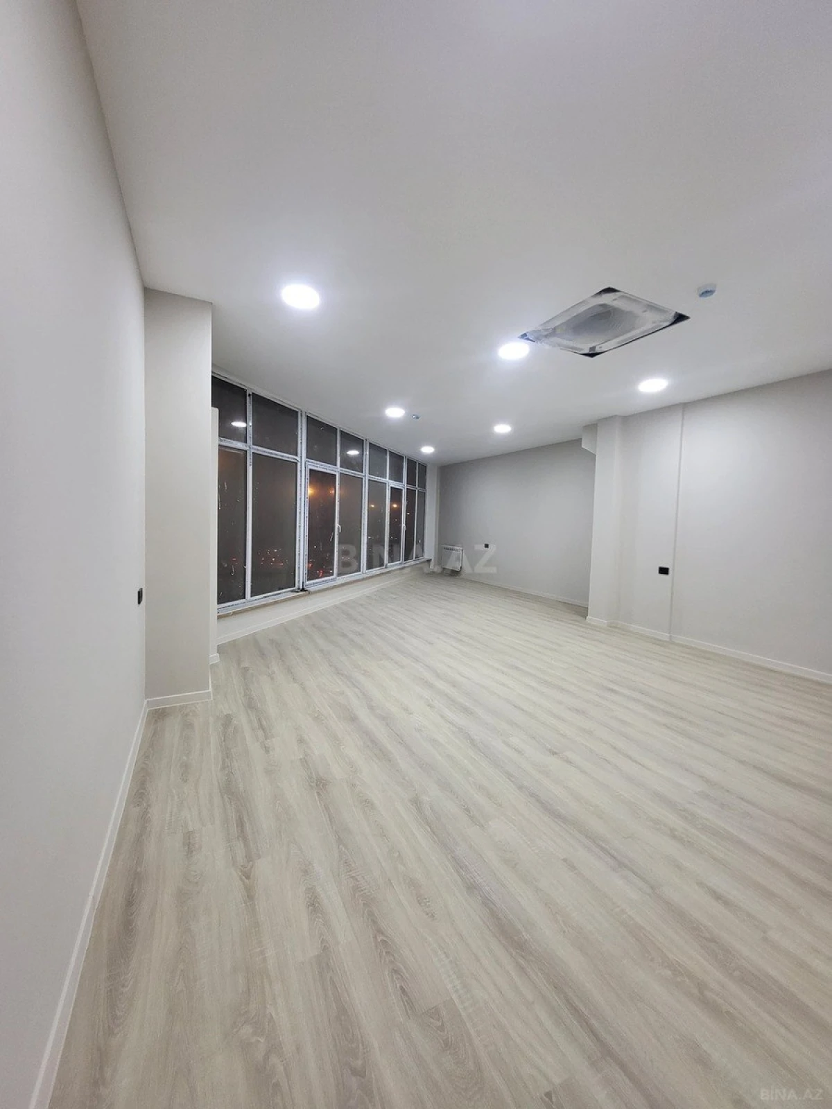 Kirayə verilir 9 otaqlı ofis 476 m²