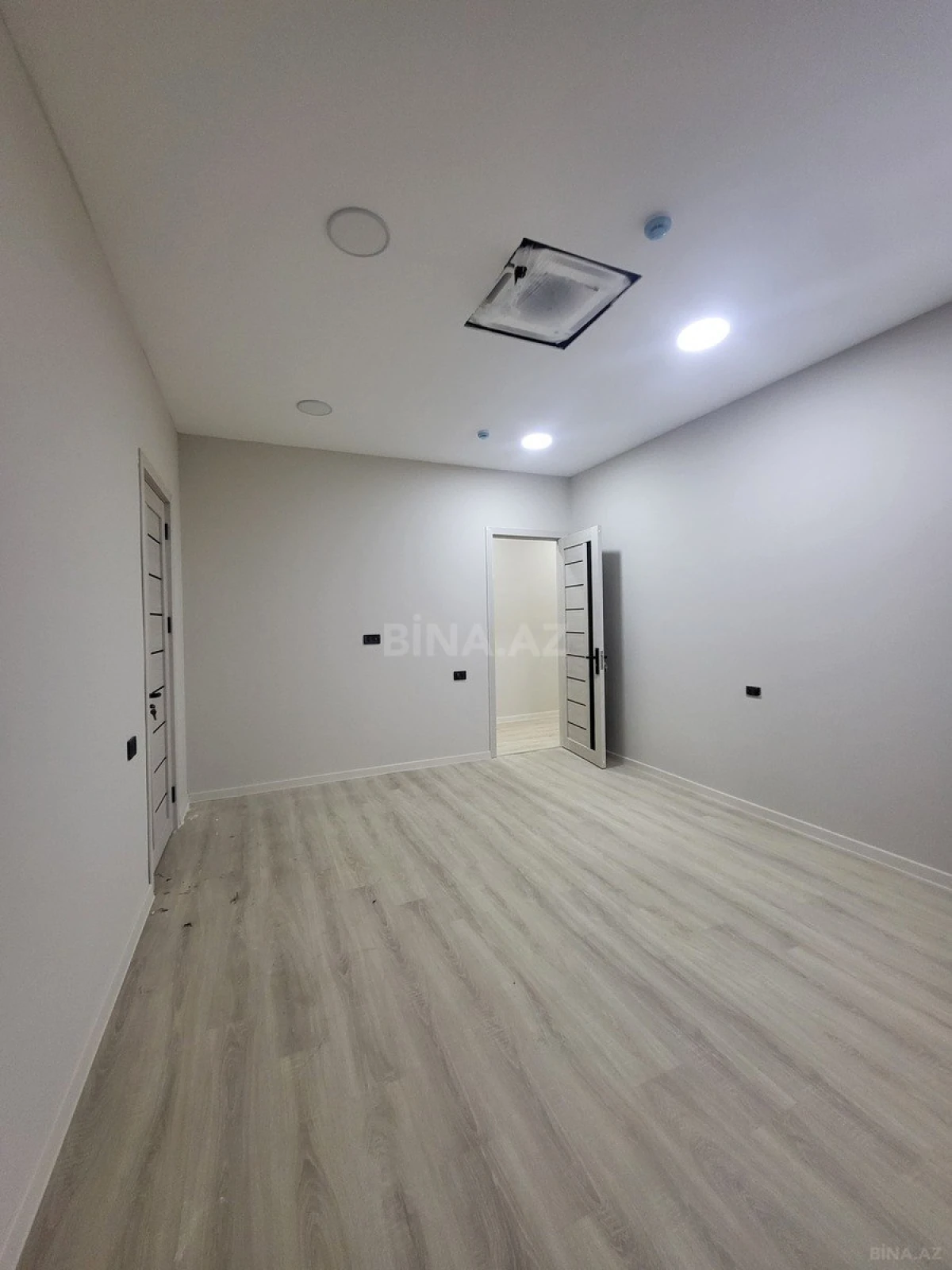 Kirayə verilir 9 otaqlı ofis 476 m²