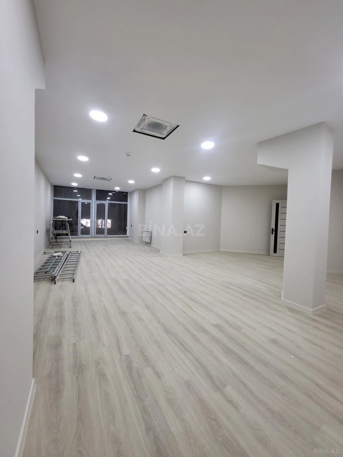 Kirayə verilir 9 otaqlı ofis 476 m²