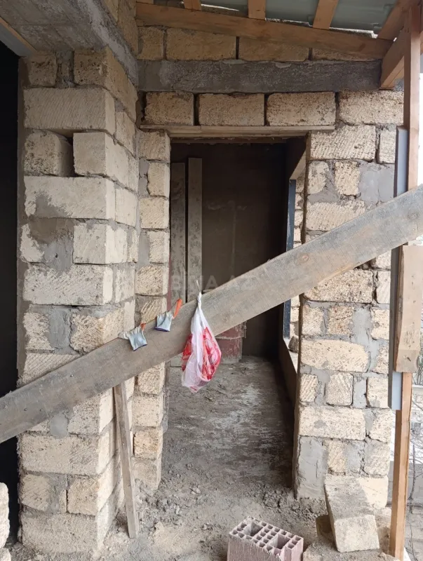 Satılır 5 otaqlı həyət evi 162 m²