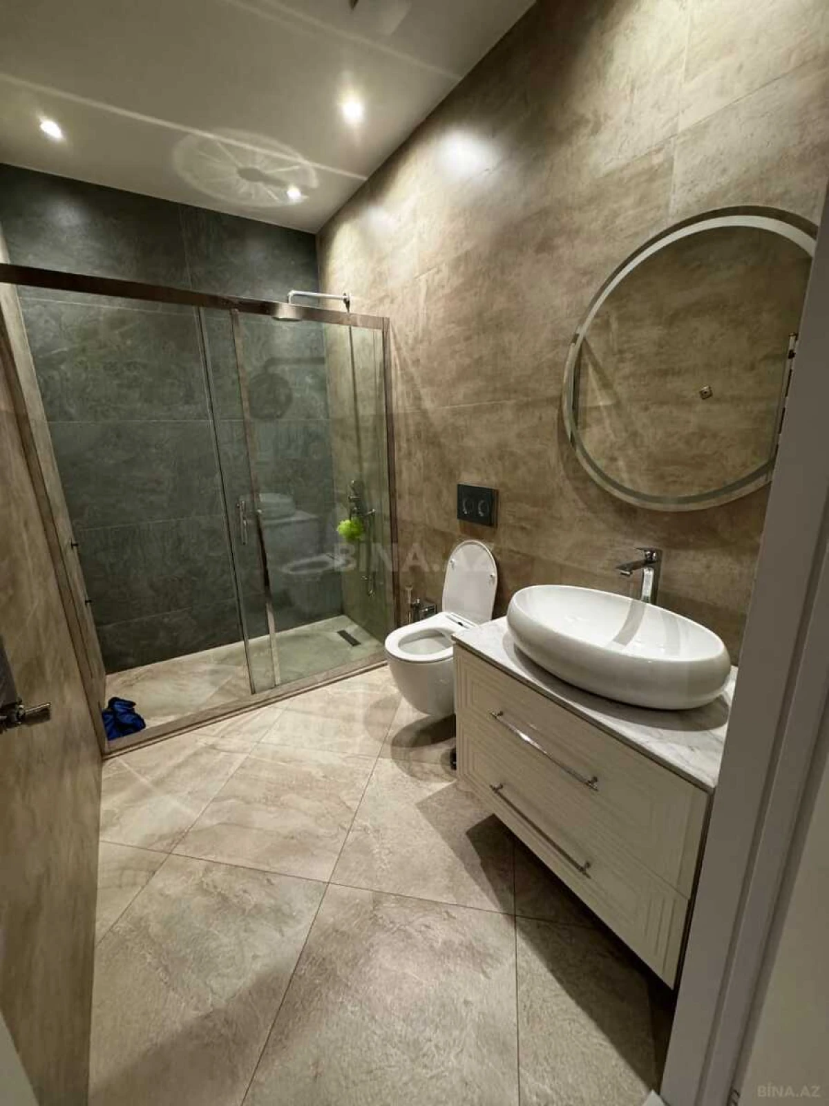 Kirayə verilir 3 otaqlı mənzil 126 m²