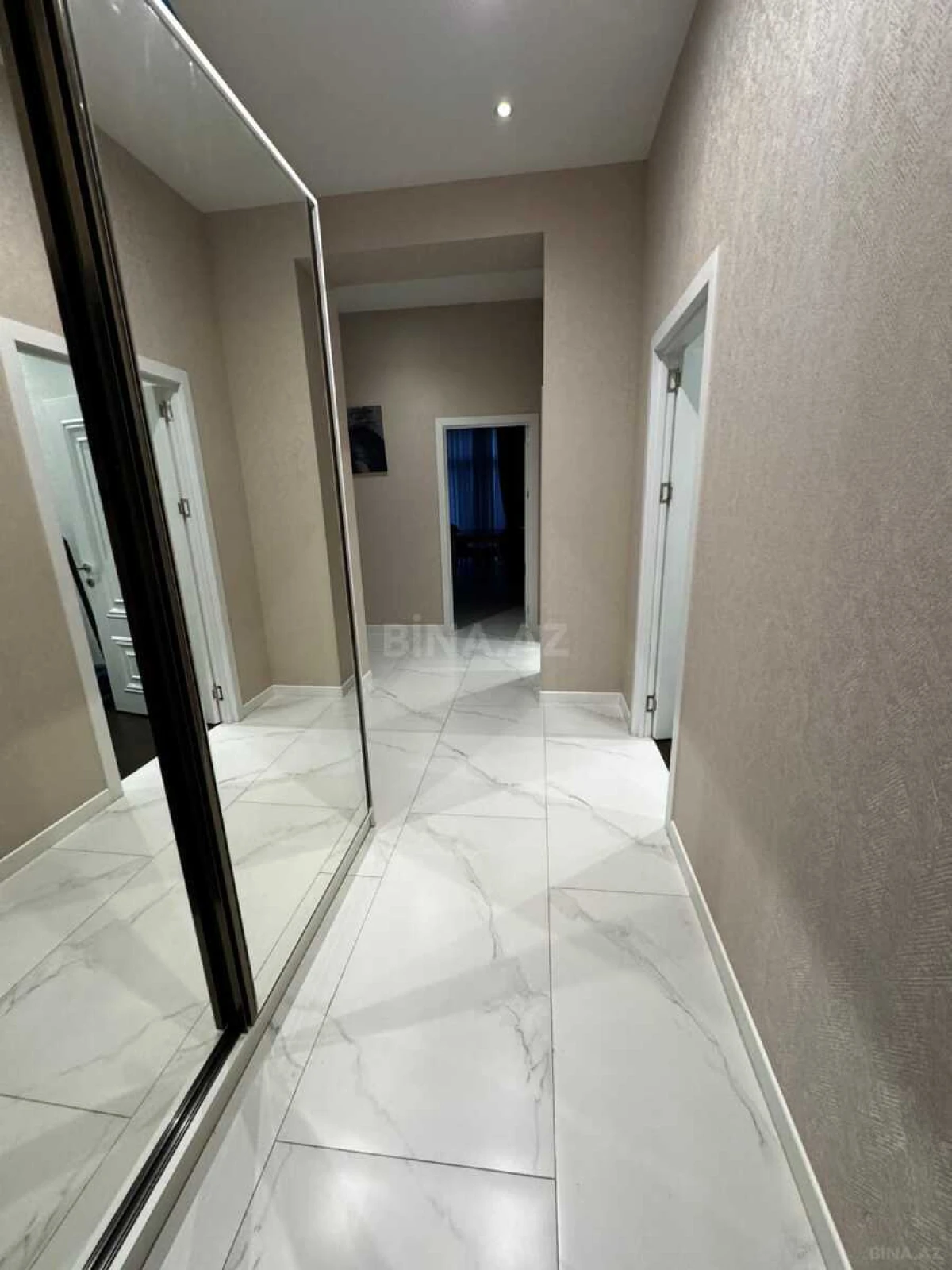 Kirayə verilir 3 otaqlı mənzil 126 m²