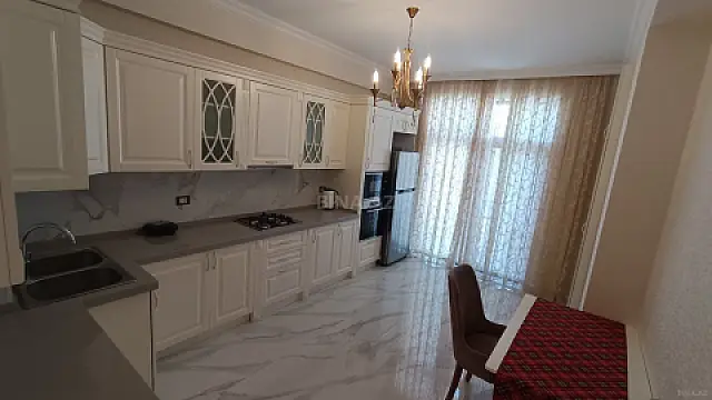 Kirayə verilir 3 otaqlı mənzil 126 m²