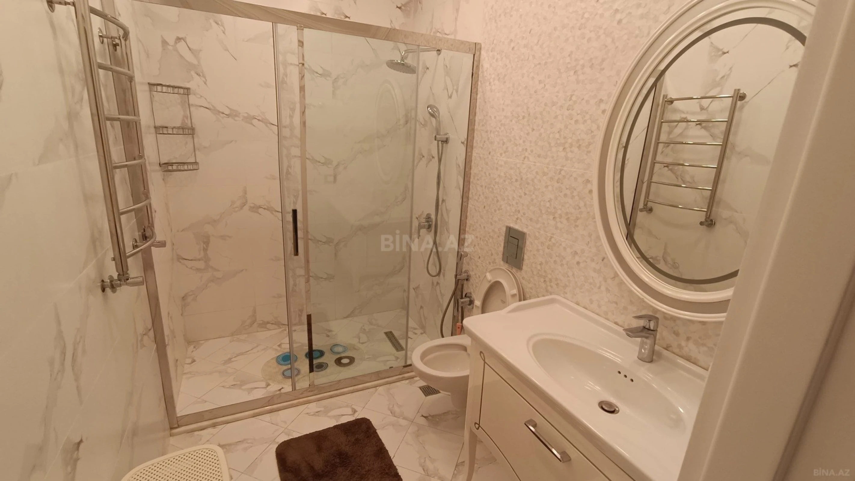 Kirayə verilir 3 otaqlı mənzil 126 m²
