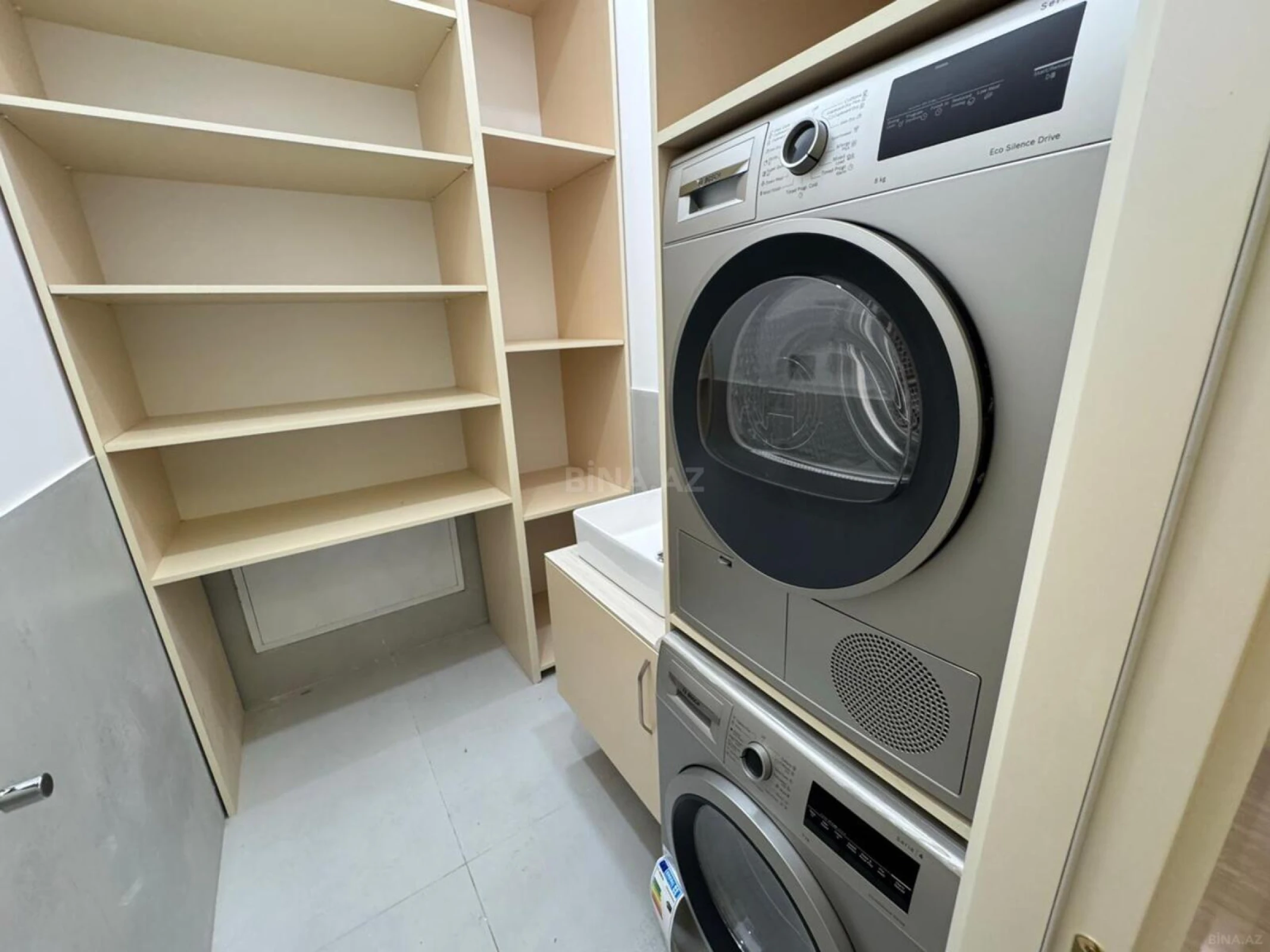 Kirayə verilir 3 otaqlı mənzil 160 m²