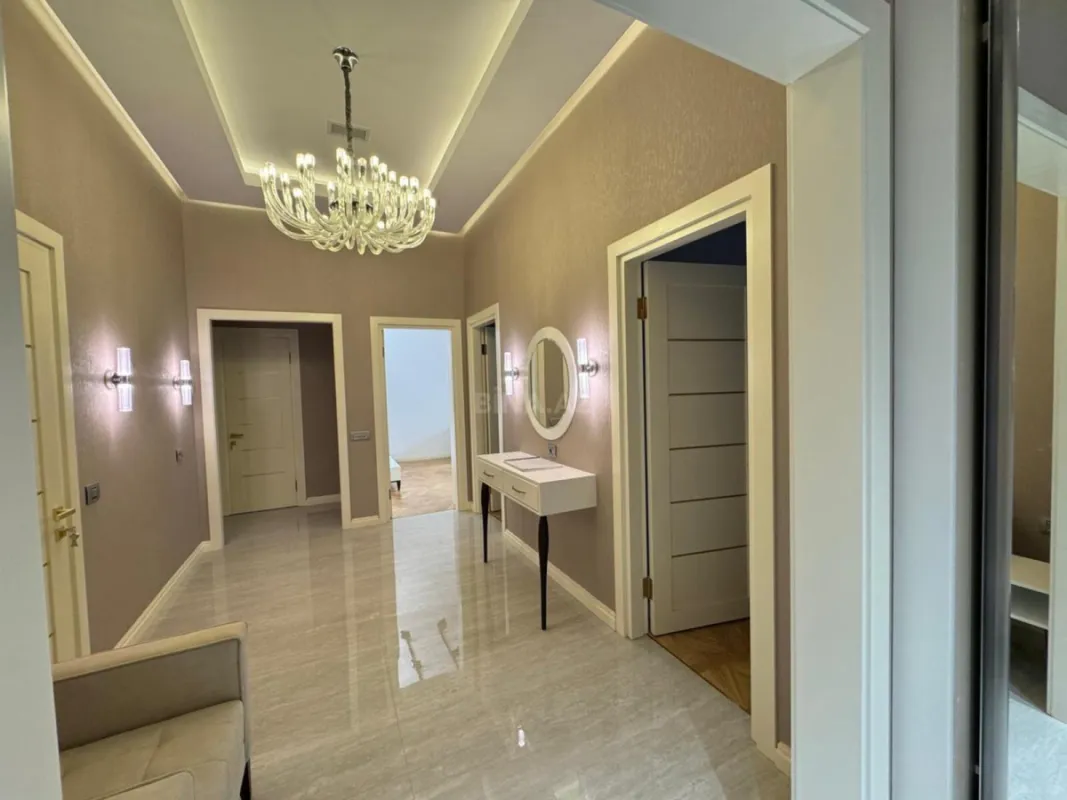 Kirayə verilir 3 otaqlı mənzil 160 m²