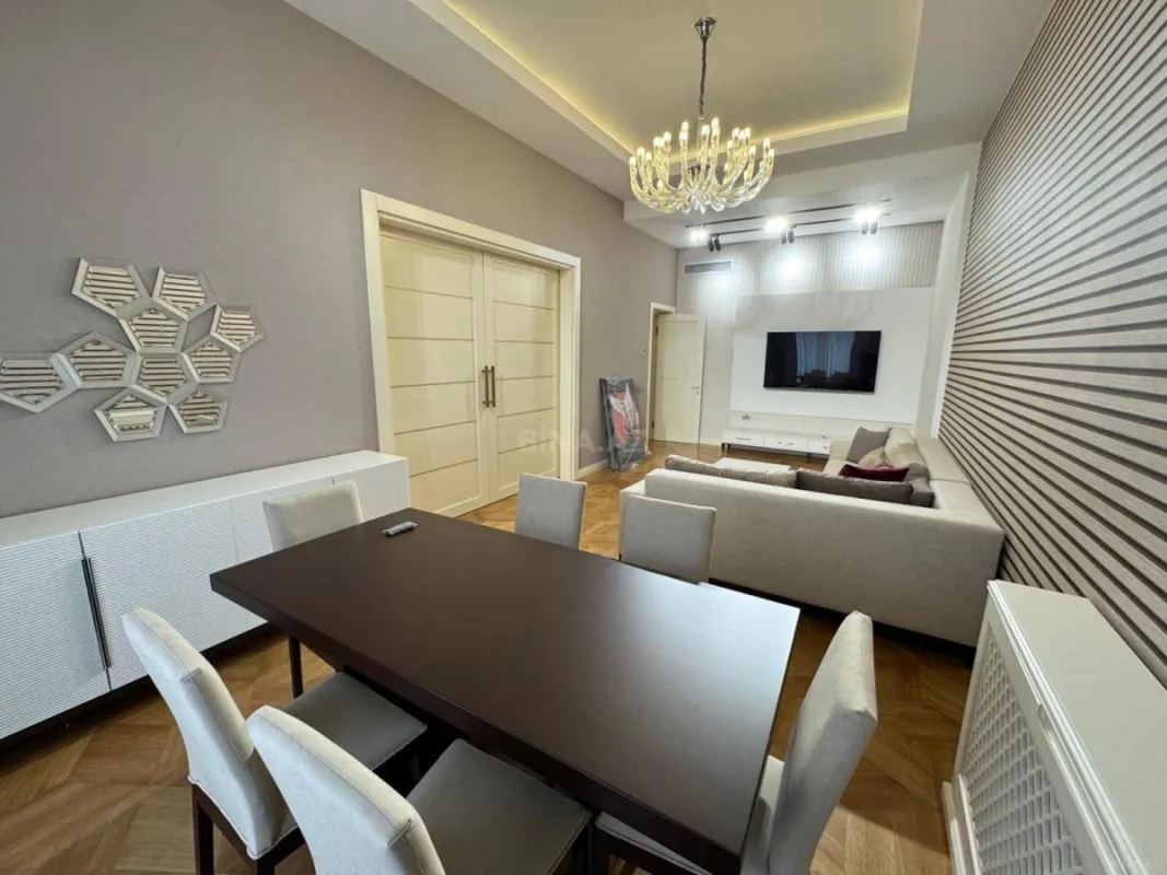 Kirayə verilir 3 otaqlı mənzil 160 m²