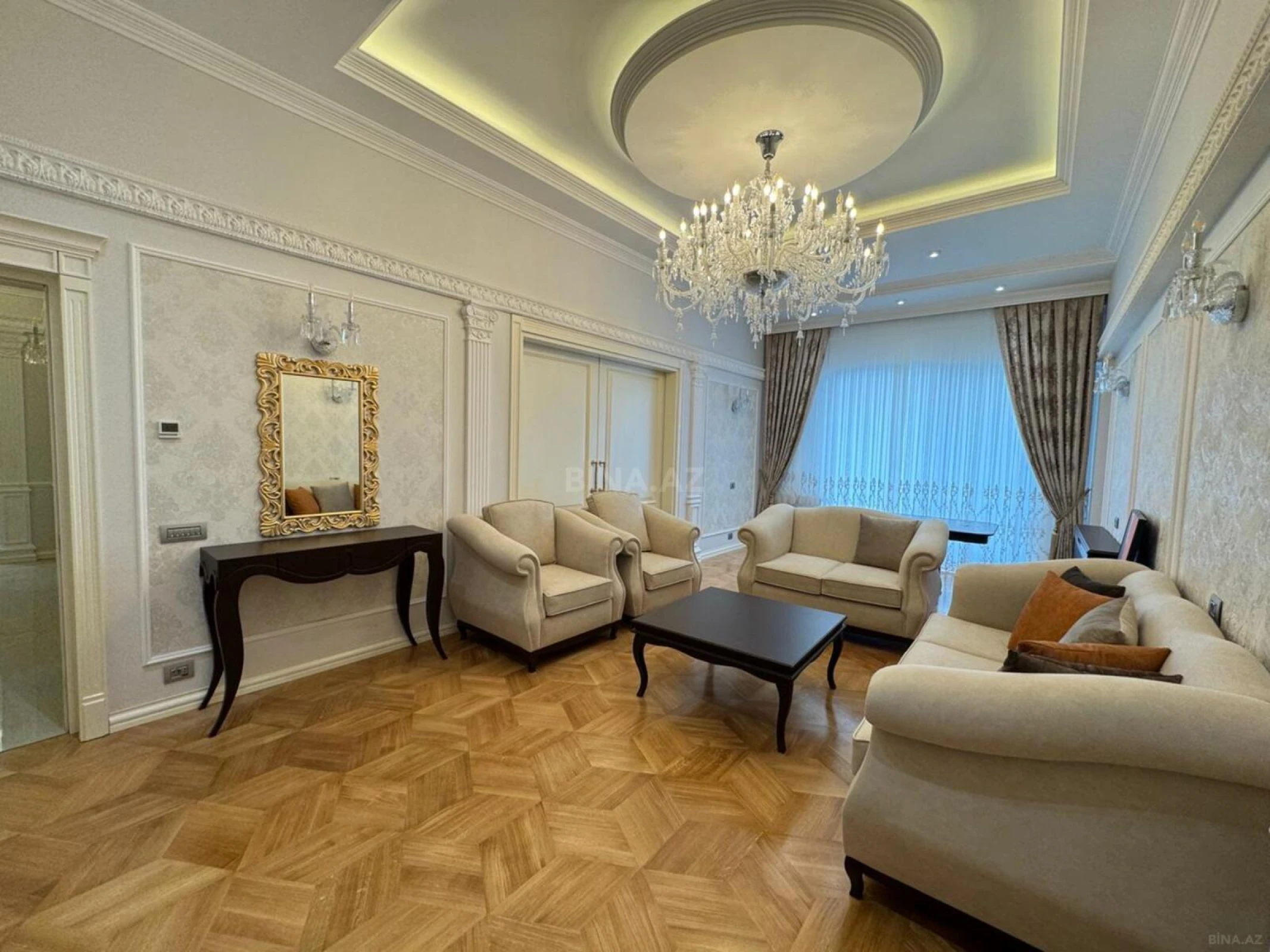 Kirayə verilir 7 otaqlı mənzil 320 m²