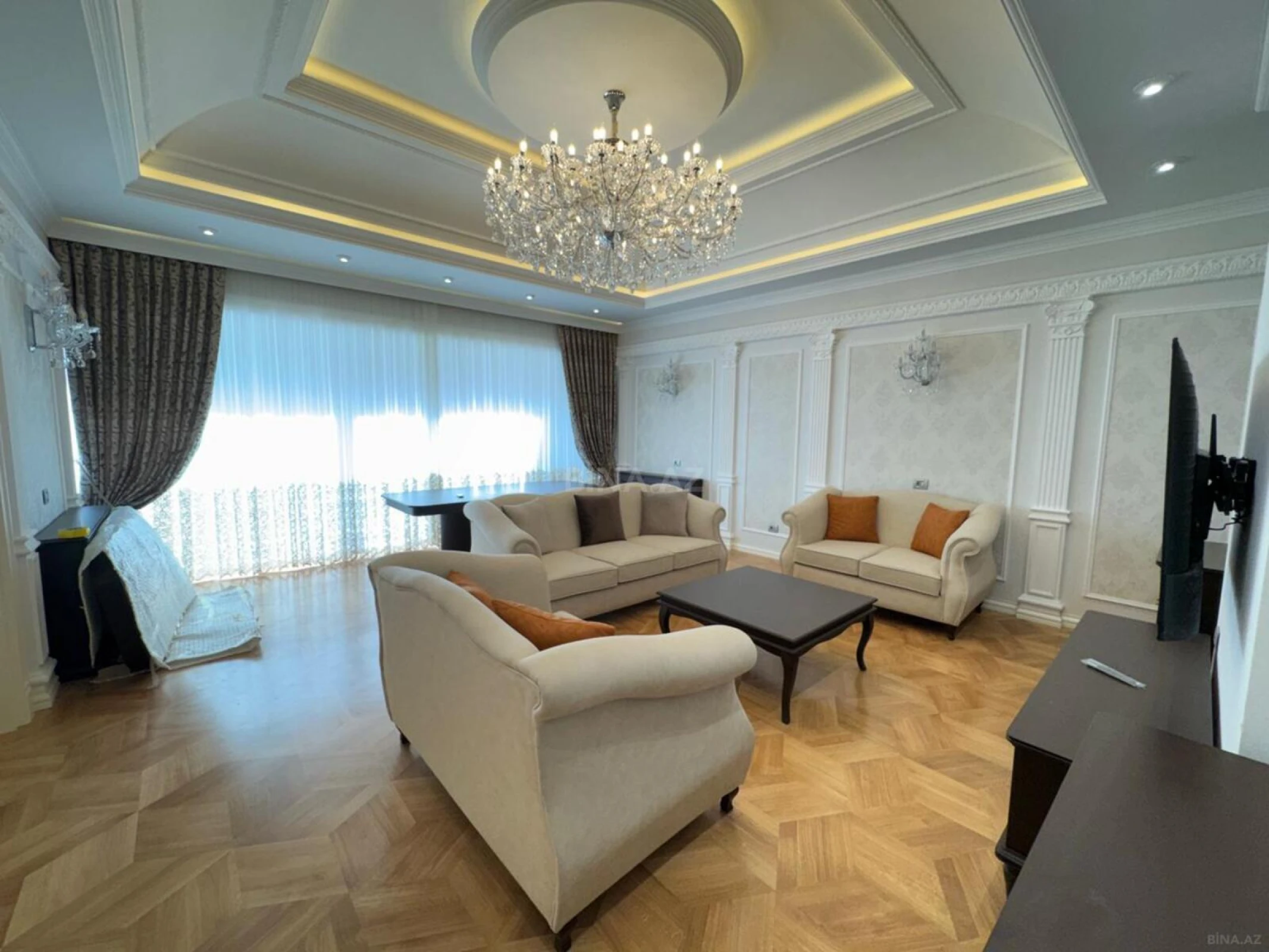 Kirayə verilir 7 otaqlı mənzil 320 m²