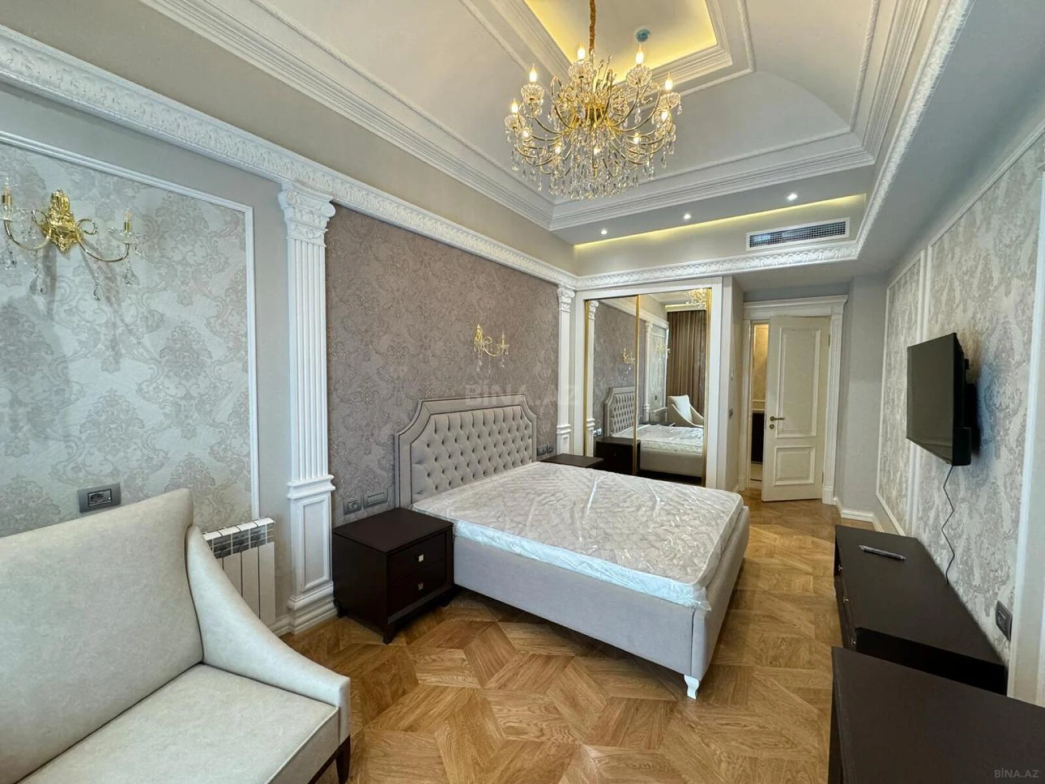 Kirayə verilir 7 otaqlı mənzil 320 m²