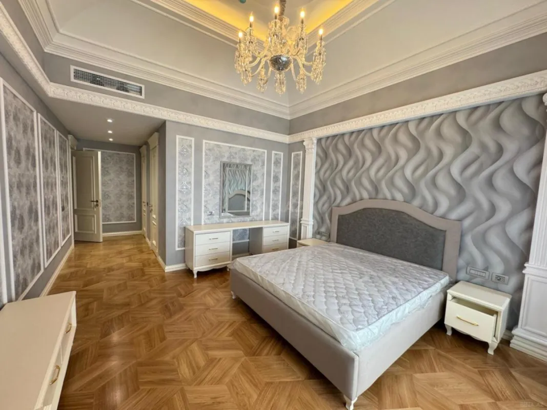Kirayə verilir 7 otaqlı mənzil 320 m²