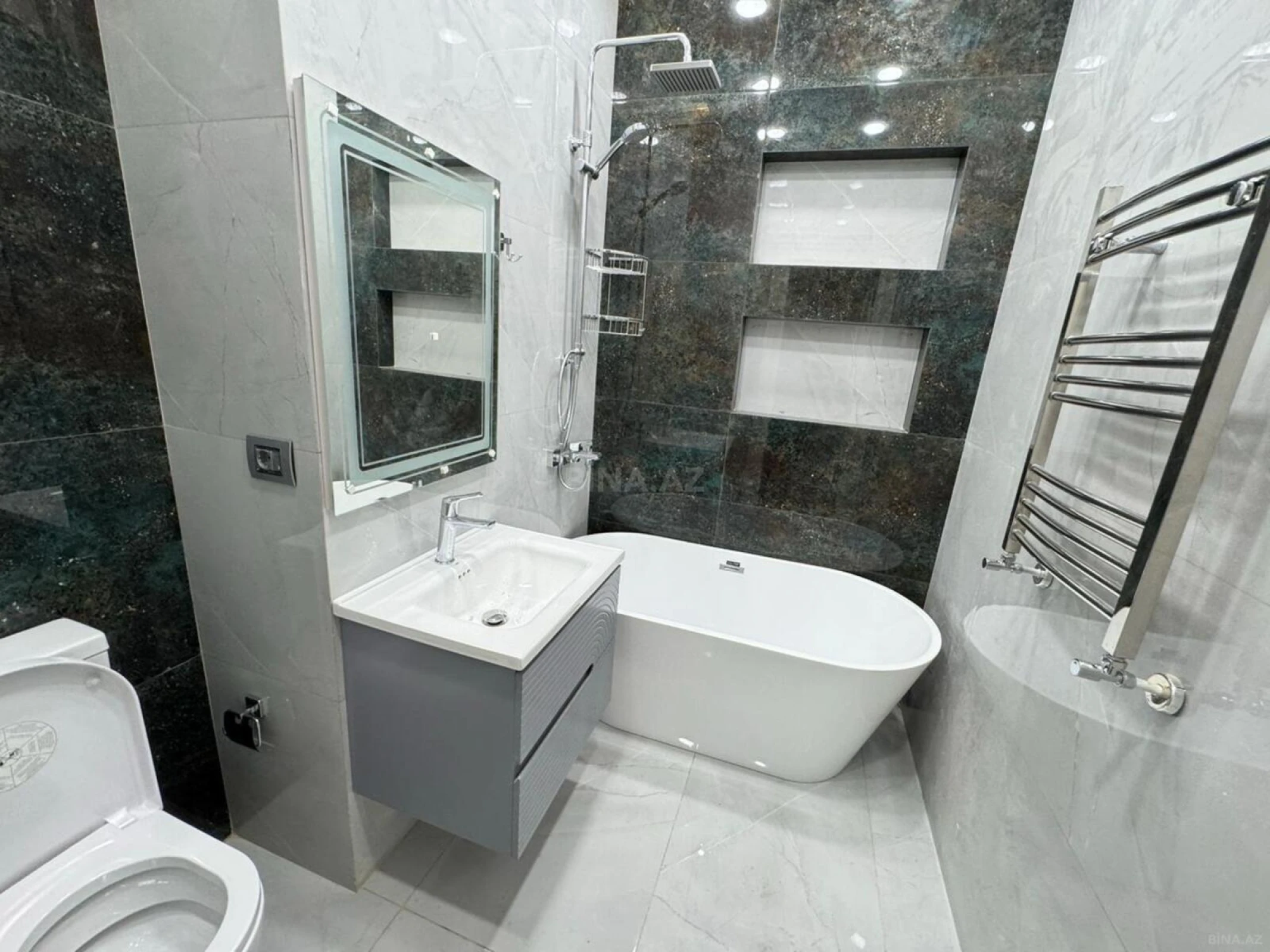 Kirayə verilir 7 otaqlı mənzil 320 m²