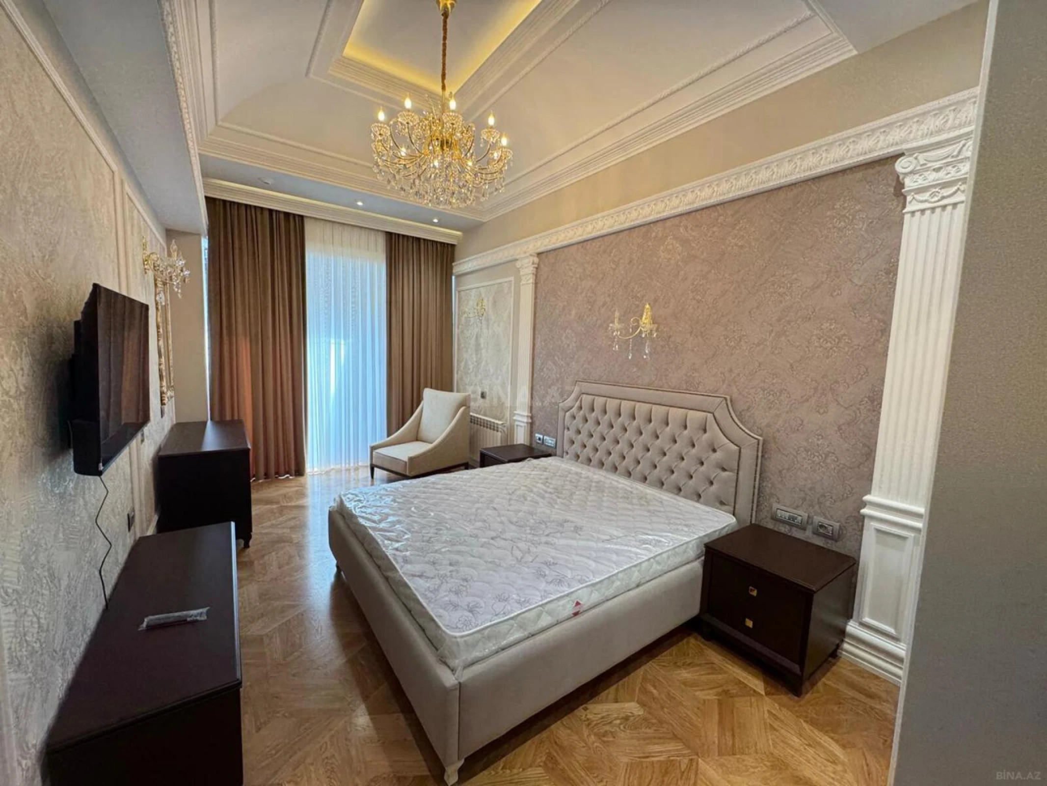 Kirayə verilir 7 otaqlı mənzil 320 m²