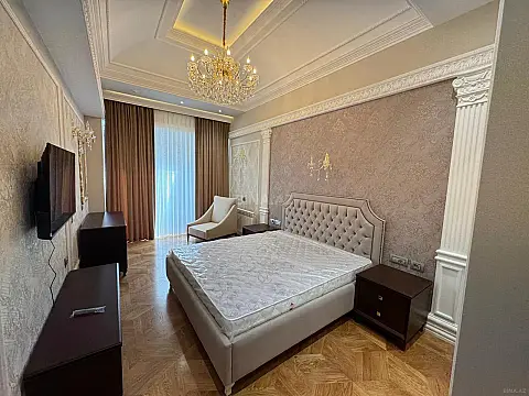 Kirayə verilir 7 otaqlı mənzil 320 m²
